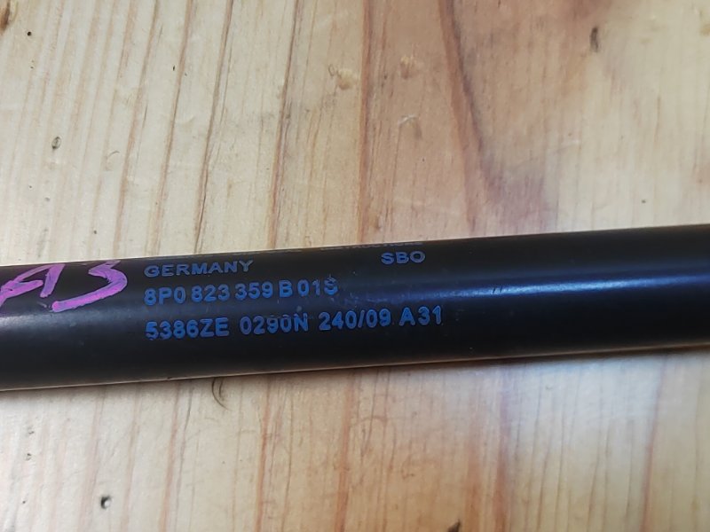 Амортизатор капота A3 2009 8PA CAXC Амортизатор капота A3 2009 8PA CAXC