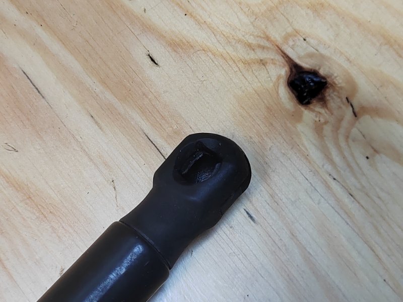 Амортизатор капота AUDI A3 8PA CAXC Амортизатор капота AUDI A3 8PA CAXC