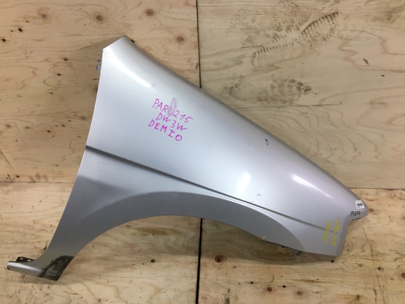Крыло переднее правое MAZDA DEMIO 1996 DW3W B3E D20152111 контрактная