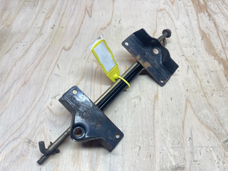 Крепление аккумулятора AIRTREK 2001 CU4W 4G64