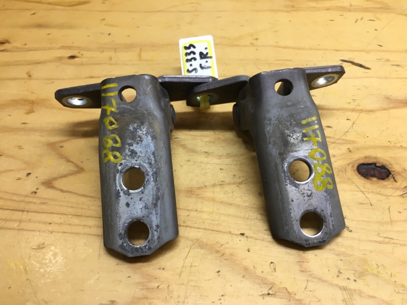 Петля двери передняя правая OUTLANDER 2010 CW4W 4B11 Петля двери передняя правая OUTLANDER 2010 CW4W 4B11