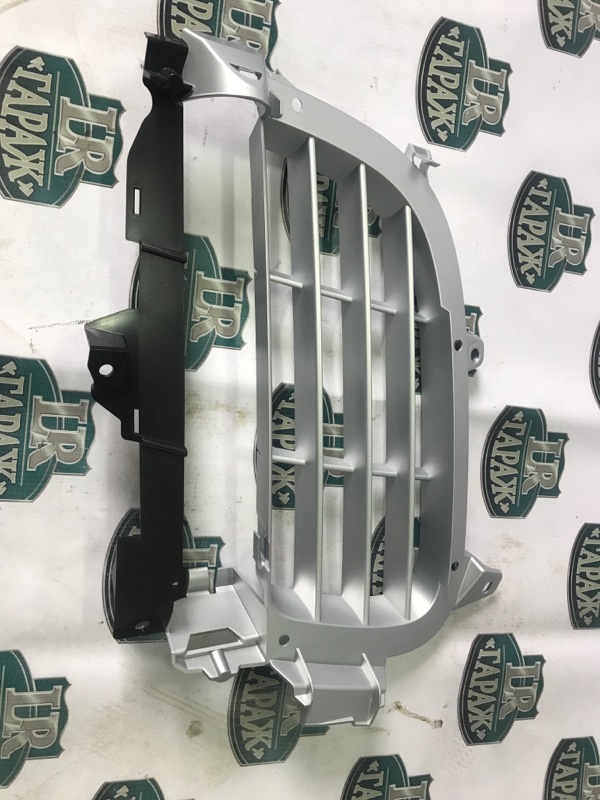 Решётка в бампер передняя левая Porsche Cayenne 2007-2010 957 7L5807681E новая