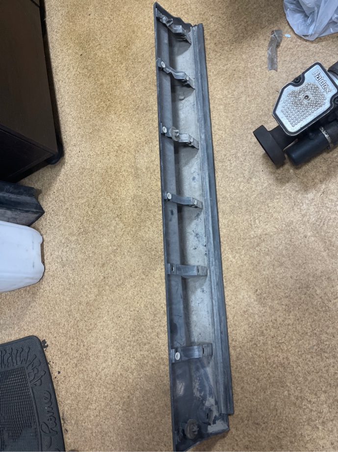 Накладка двери передняя правая Range Rover Sport 2009 L320 368DT Накладка двери передняя правая Range Rover Sport 2009 L320 368DT