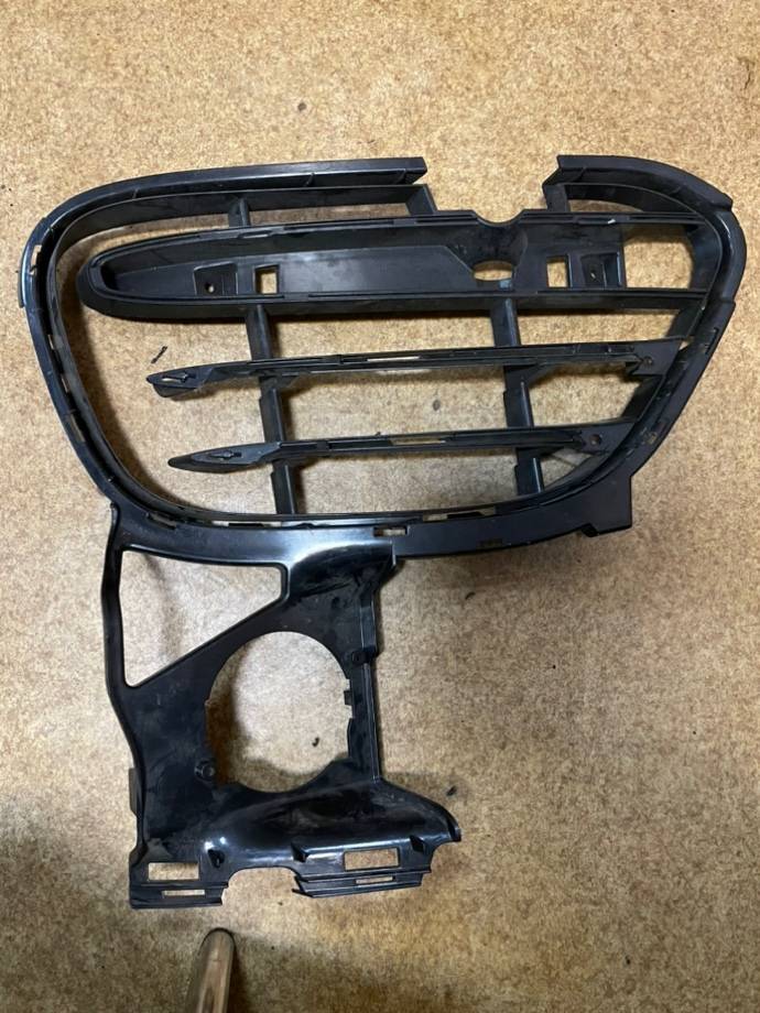 Накладка под ПТФ передняя правая Porsche Macan 2010-2018 958 7p5807682c Б/У