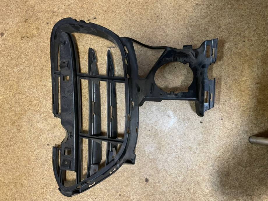 Накладка под ПТФ передняя правая Macan 2010-2018 958