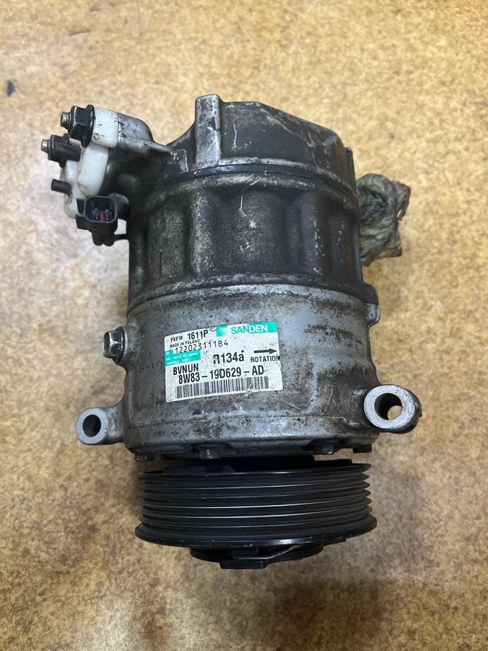 Компрессор кондиционера Land Rover Range Rover  Vogue L322 8W8319D629AD Б/У