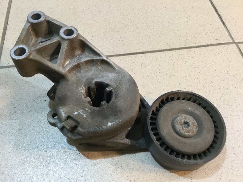 Запчасть ролик натяжной Skoda Octavia 2004-2013 A5 06A903315F Б/У Ролик натяжной Skoda Octavia 2004-2013 A5 06A903315F Б/У