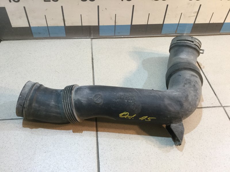 Запчасть патрубок воздушного фильтра Skoda Octavia 2004-2013 A5 1K0129618AJ Б/У Патрубок воздушного фильтра Skoda Octavia 2004-2013 A5 1K0129618AJ Б/У