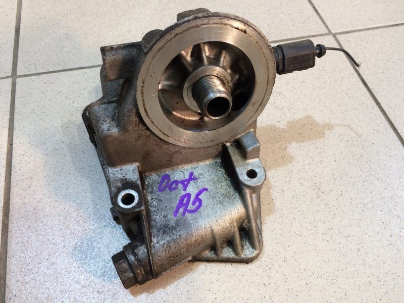 Запчасть кронштейн масляного фильтра Skoda Octavia 2004-2013 A5 06A115417 Б/У Кронштейн масляного фильтра Skoda Octavia 2004-2013 A5 06A115417 Б/У