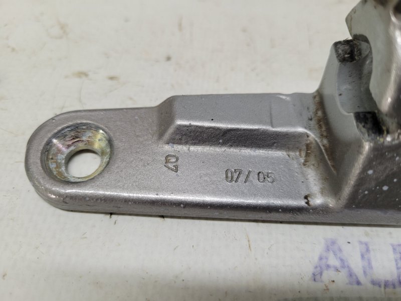 Петля двери передняя правая Mercedes-Benz M-class W164 M273E46