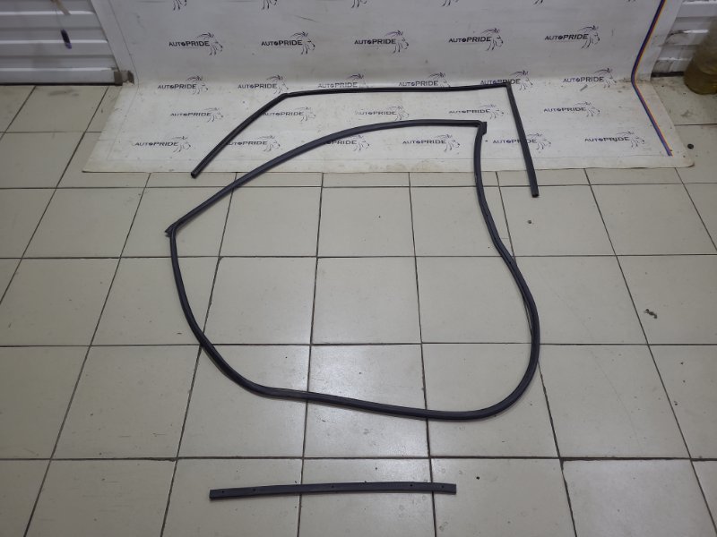 Уплотнитель двери передний правый Mazda Axela 2007 BKEP LFVE BP4K-58-76X Б/У