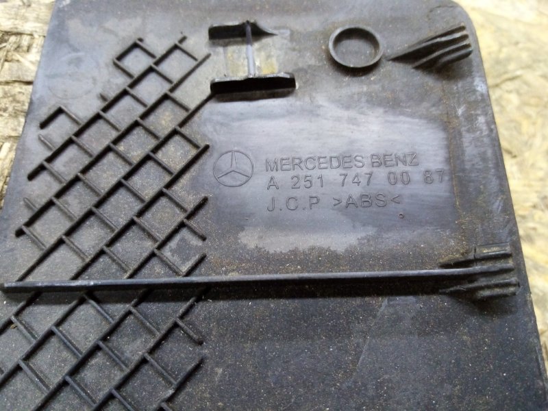 Накладки прочие R-class 2006 W251 3.5 V6 272 л.с.