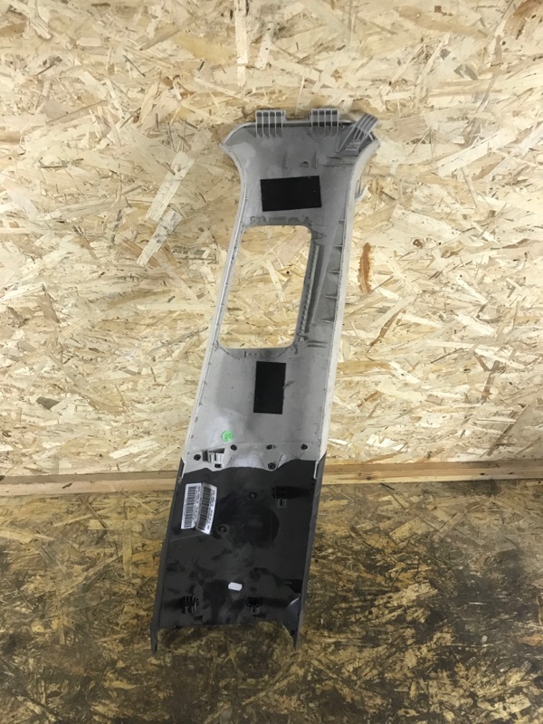 Обшивка стоек левая Cayenne Обшивка стоек левая Cayenne