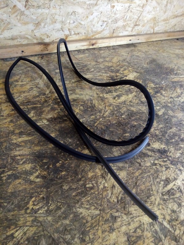 Молдинг лобового стекла Ssang Yong actyon