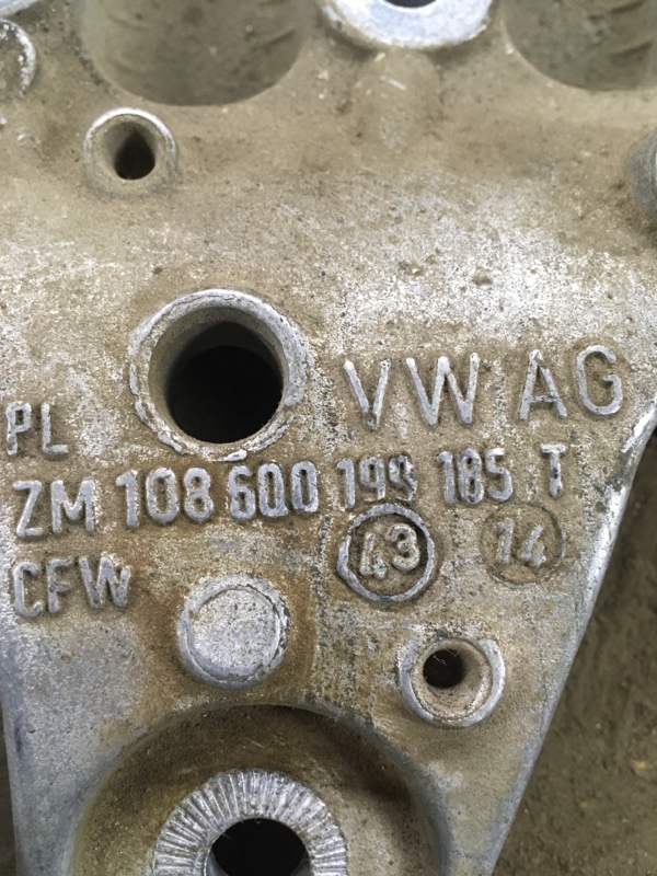 Кронштейн двигателя правый Polo Кронштейн двигателя правый Polo