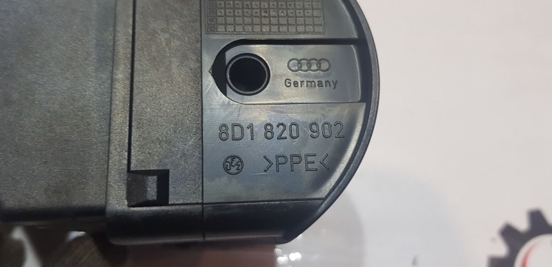 Дефлектор обдува правый Audi A4 B5 Quattro Sedan 1.8 AEB Дефлектор обдува правый Audi A4 B5 Quattro Sedan 1.8 AEB