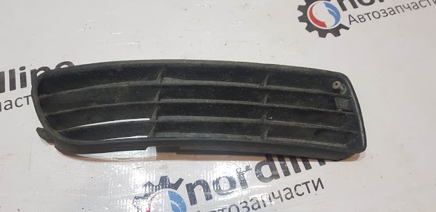 Запчасть заглушка бампера передняя правая Audi A4 B5 Quattro 1997 Sedan 1.8 AEB 8D0807346G Б/У Заглушка бампера передняя правая Audi A4 B5 Quattro 1997 Sedan 1.8 AEB 8D0807346G Б/У