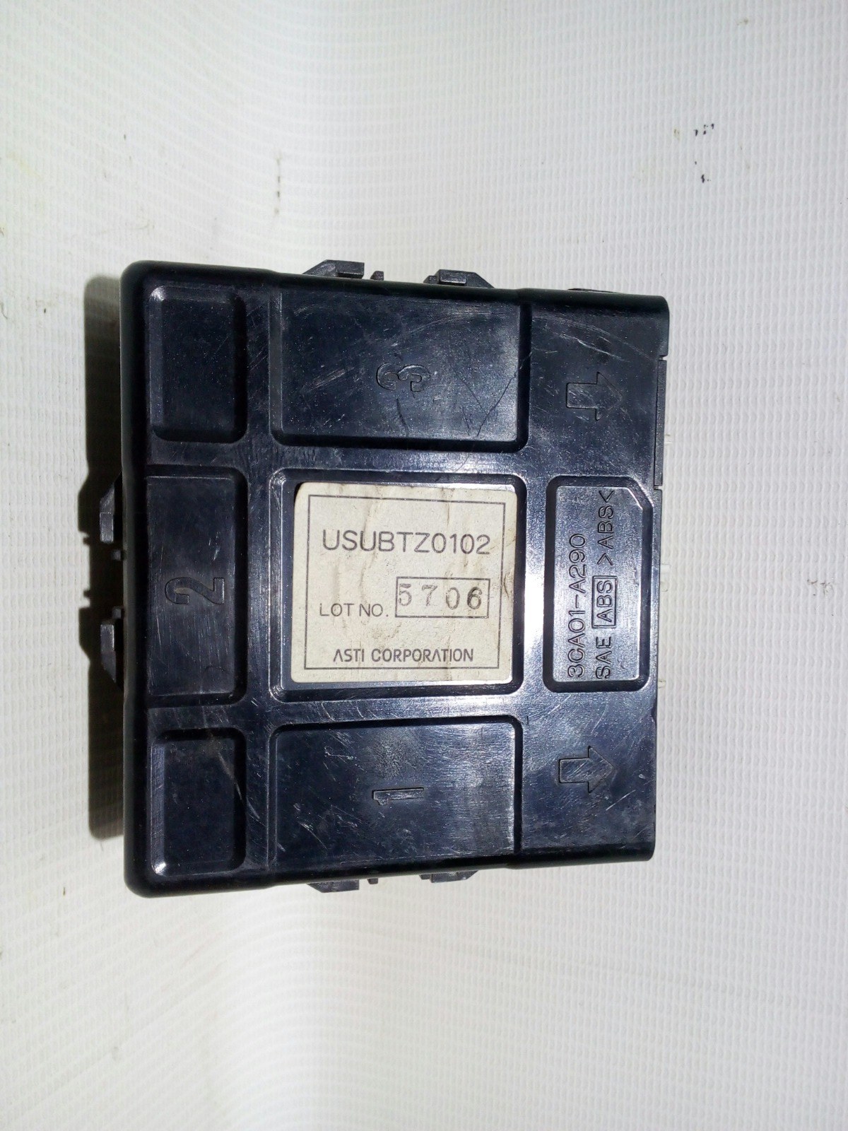 Блок управления Suzuki Escudo TD94W H27A 2005 (б/у)