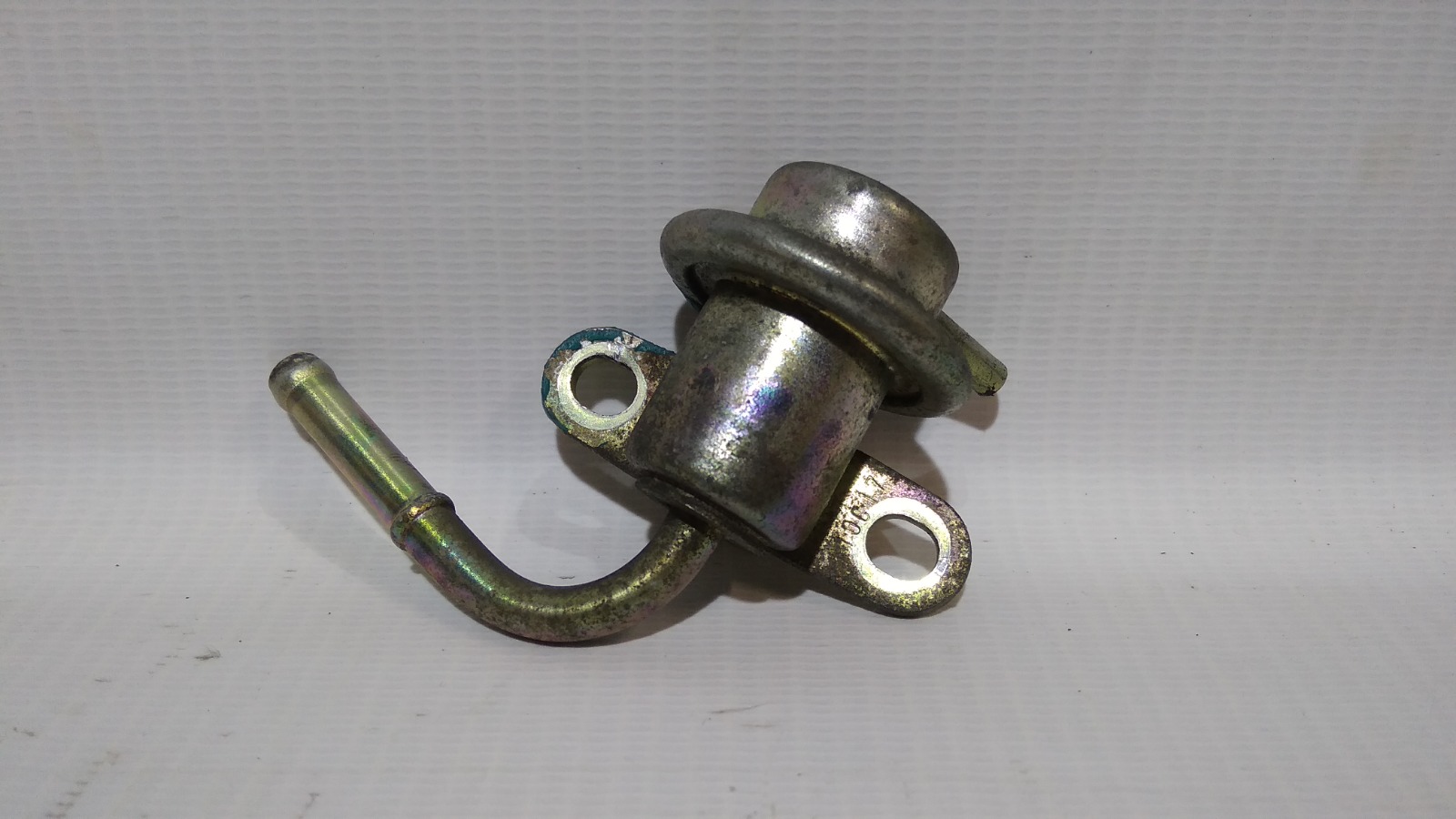 Регулятор давления топлива mitsubishi. Регулятор давления топлива mitsubishi eclipse 3g. Топлива. Регулятор. Mr385841 регулятор давления топлива.