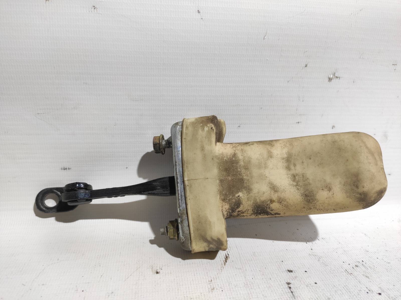 Ограничитель двери Toyota Sprinter Marino AE101 4AFE 1992 передний (б/у)