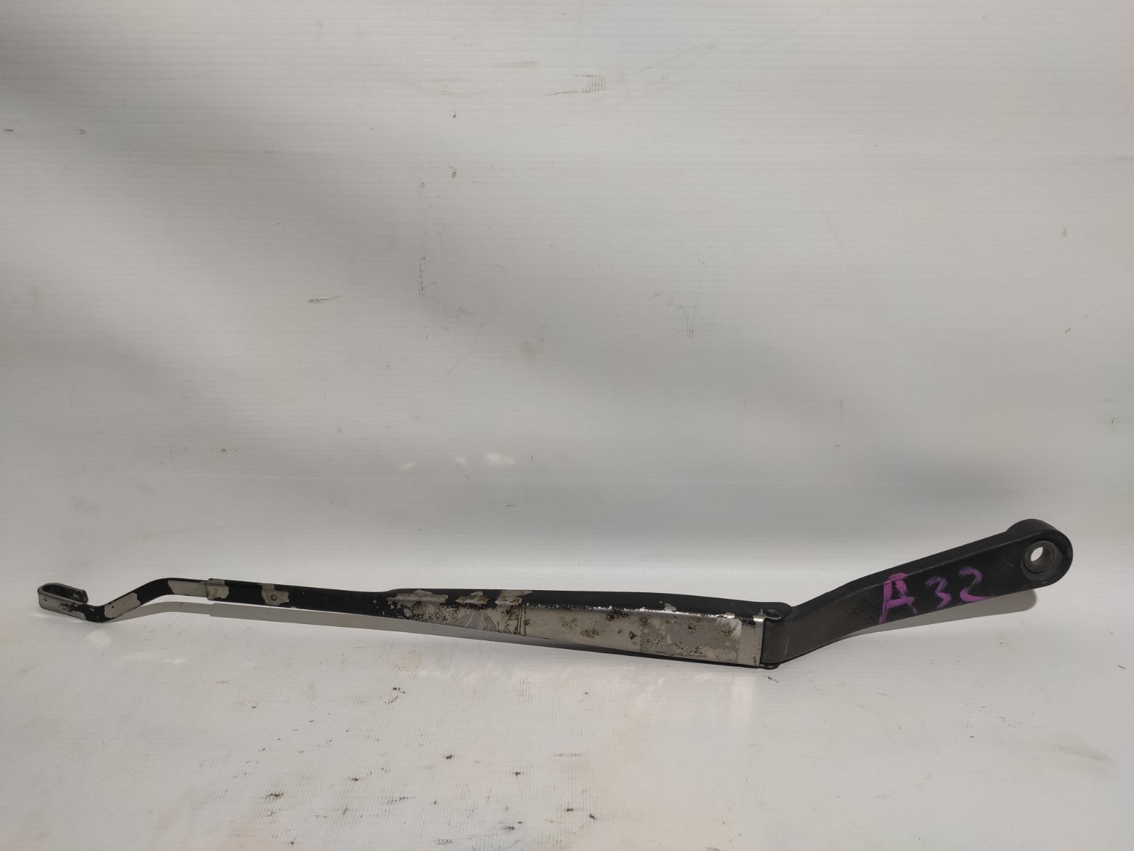 Поводок стеклоочистителя Nissan Cefiro A32 VQ20DE 1994 правый (б/у)