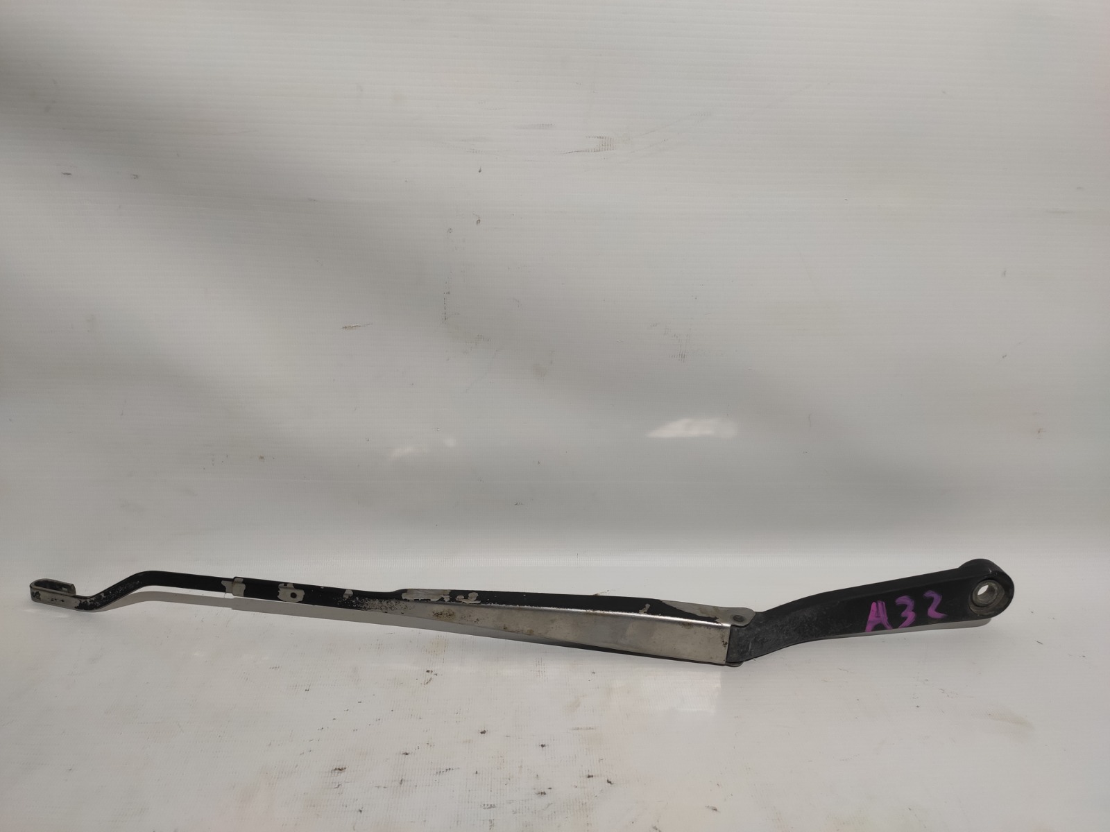 Поводок стеклоочистителя Nissan Cefiro A32 VQ20DE 1994 левый (б/у)