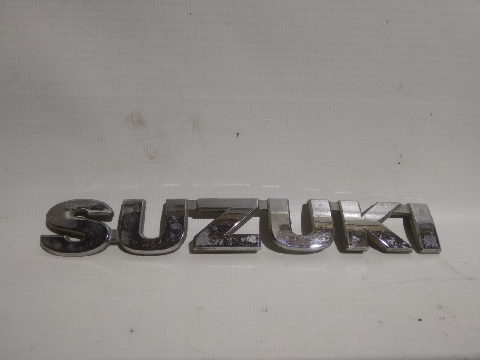 Эмблема багажника Suzuki Grand Vitara JT J20A 2005