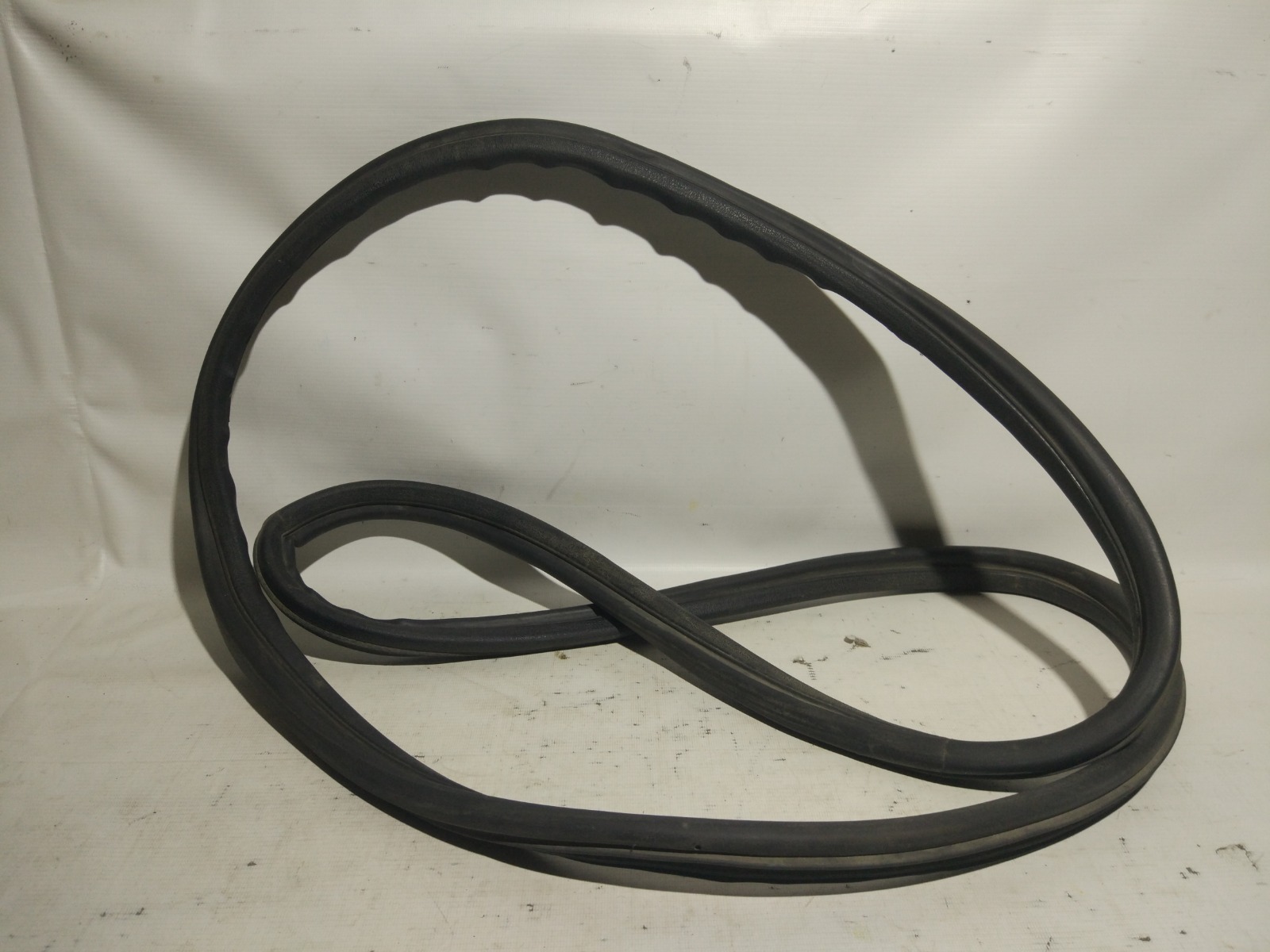 Уплотнитель проема двери BMW 3-Series E36 M50B20 1990 задний (б/у)