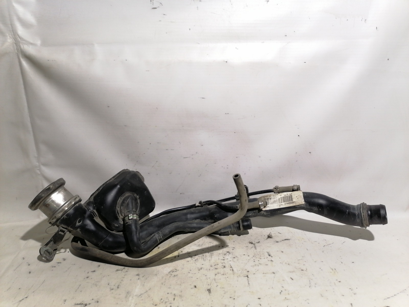 Горловина топливного бака Mercedes-Benz CLS-Class C219 M113E50 2005 (б/у)