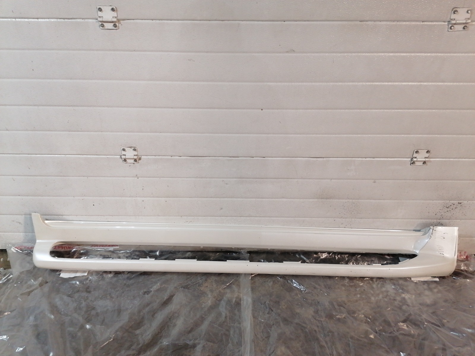 Порог пластиковый Toyota Land Cruiser VDJ200 1VDFTV 2020 правый (б/у)