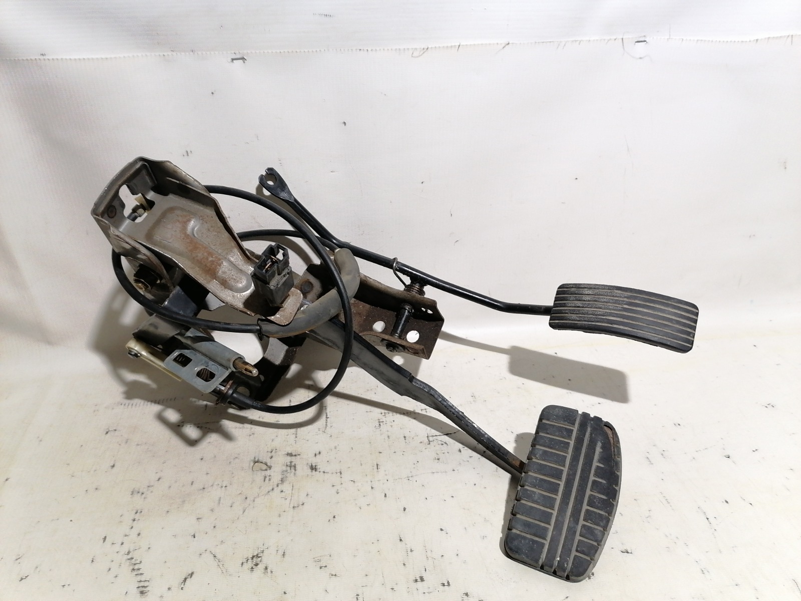 Педальный узел Mitsubishi Mirage CK2A 4G15 2000 (б/у)