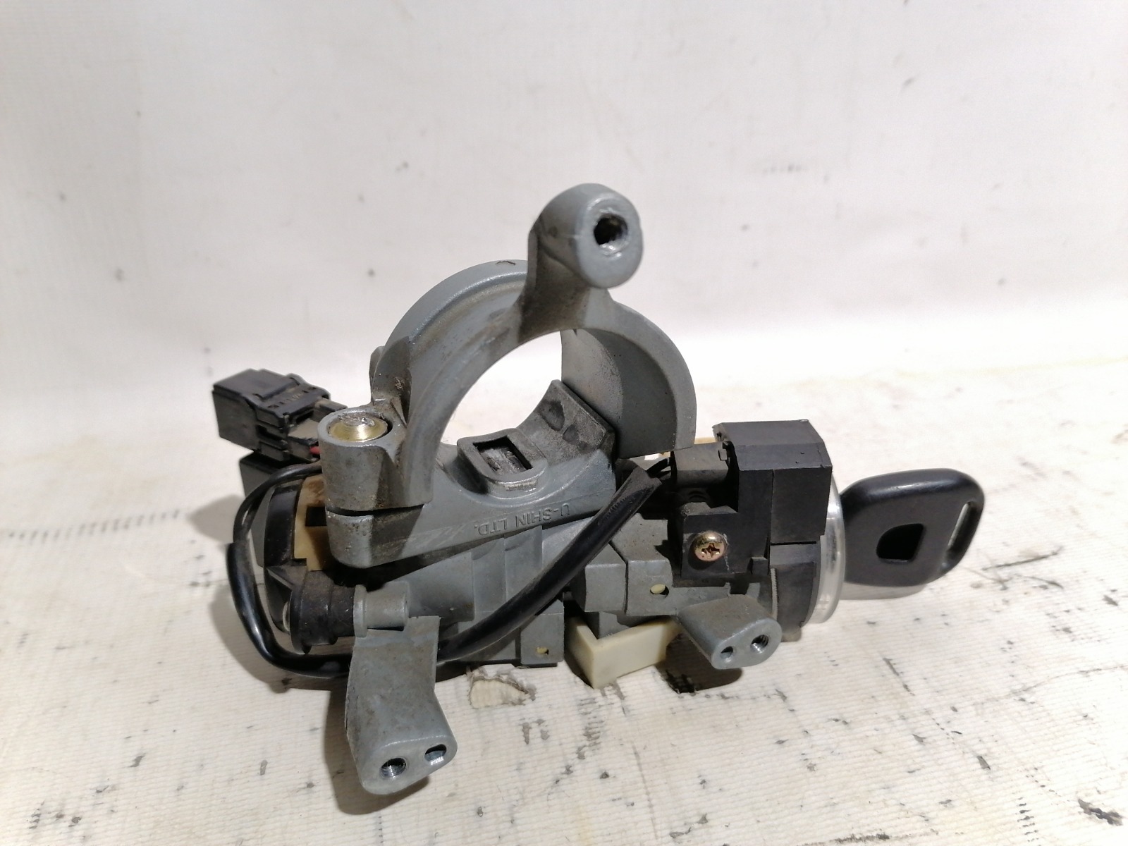 Замок зажигания Mitsubishi Mirage CK2A 4G15 2000 (б/у)