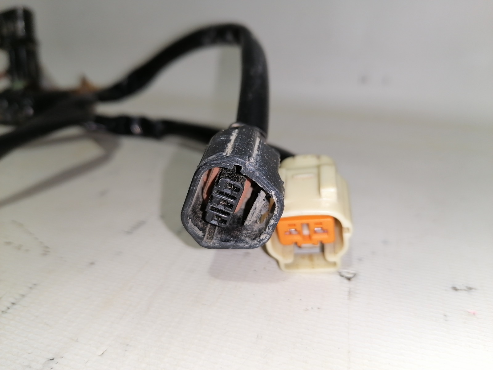 Проводка (коса)Топливного Насоса Mitsubishi Mirage CK2A 4G15 2000 (б/у) Проводка (коса)Топливного Насоса Mitsubishi Mirage CK2A 4G15 2000 (б/у)