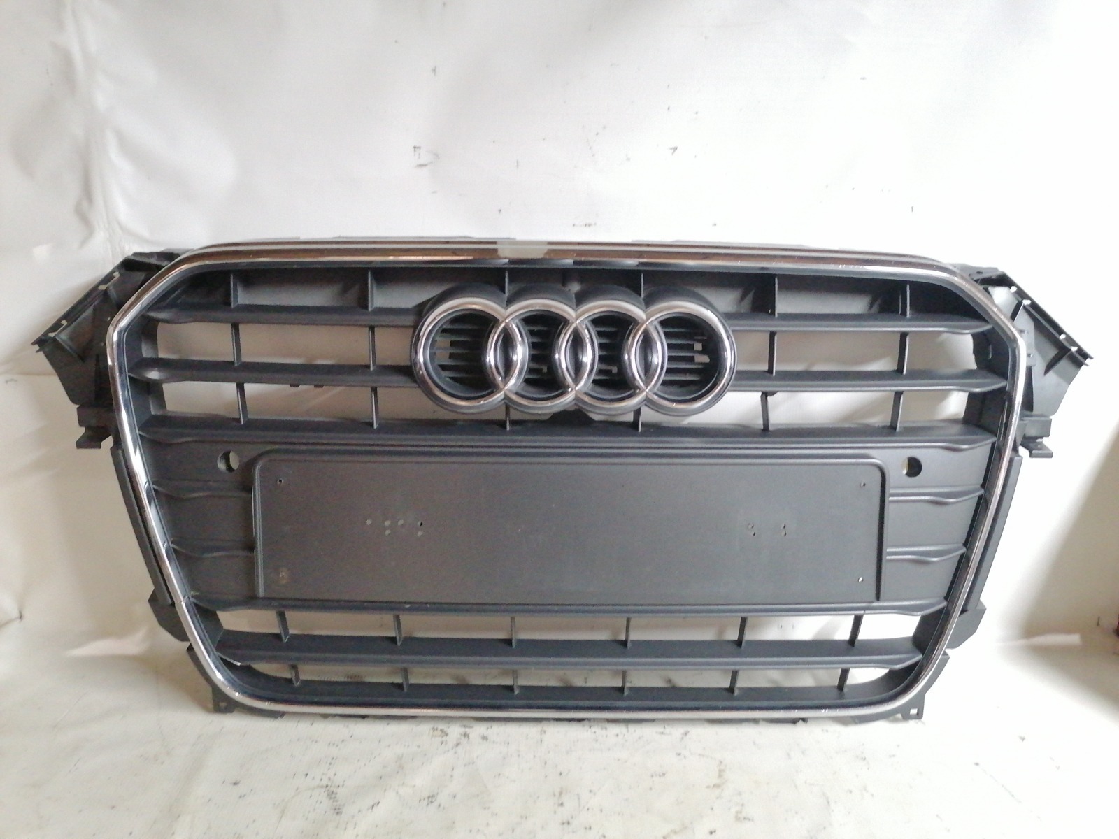 Решетка радиатора Audi A4 B8 CJEB 2012 (б/у)