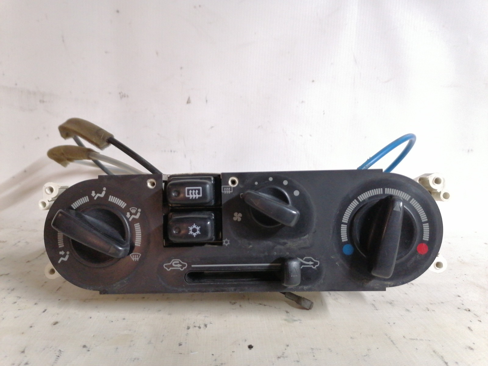 Блок управления климат-контролем Mitsubishi Lancer CM2A 4G15 1999 (б/у)