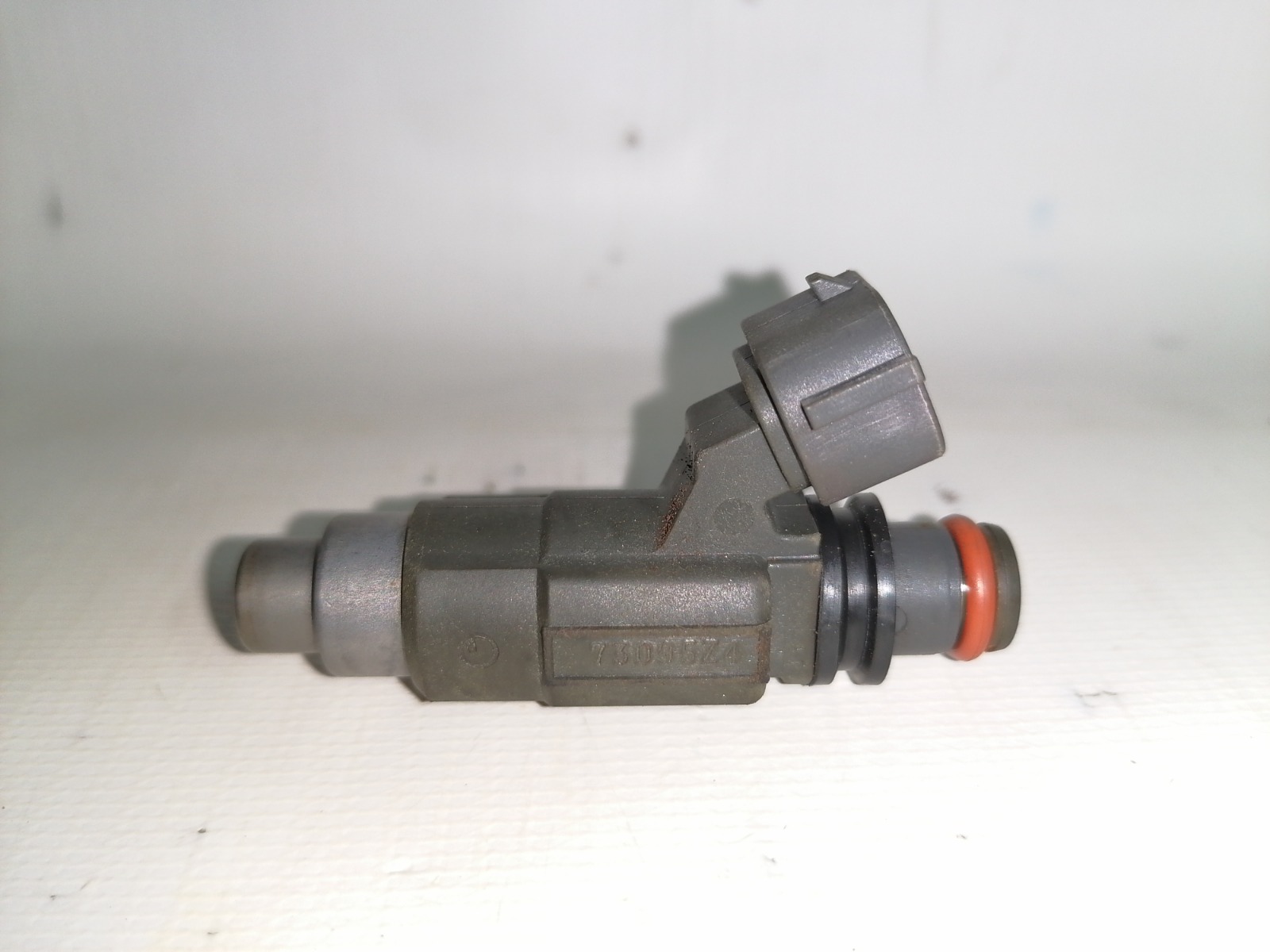 Форсунка топливная Mitsubishi Lancer CM2A 4G15 1999 (б/у)