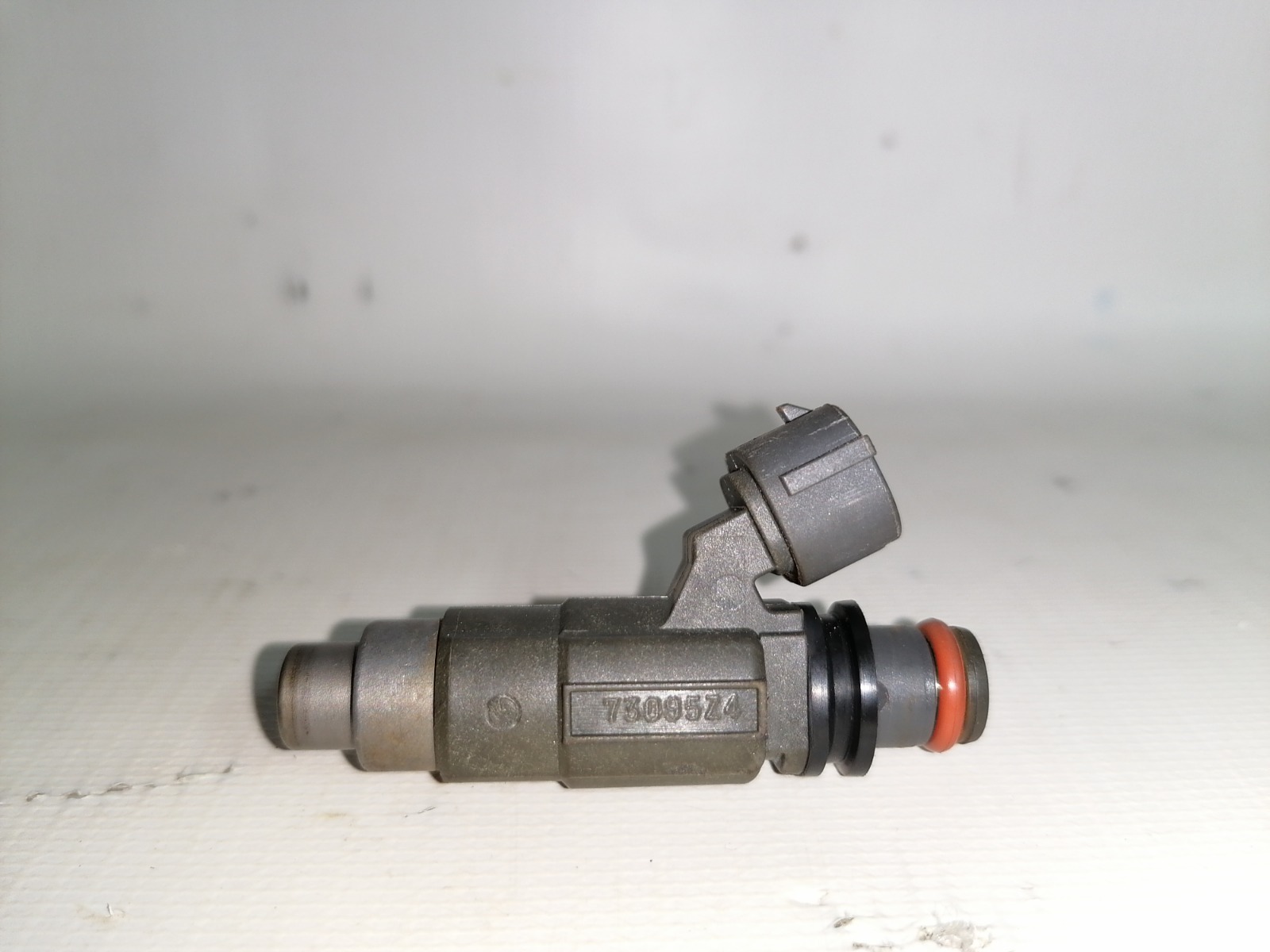 Форсунка топливная Mitsubishi Lancer CM2A 4G15 1999 (б/у)