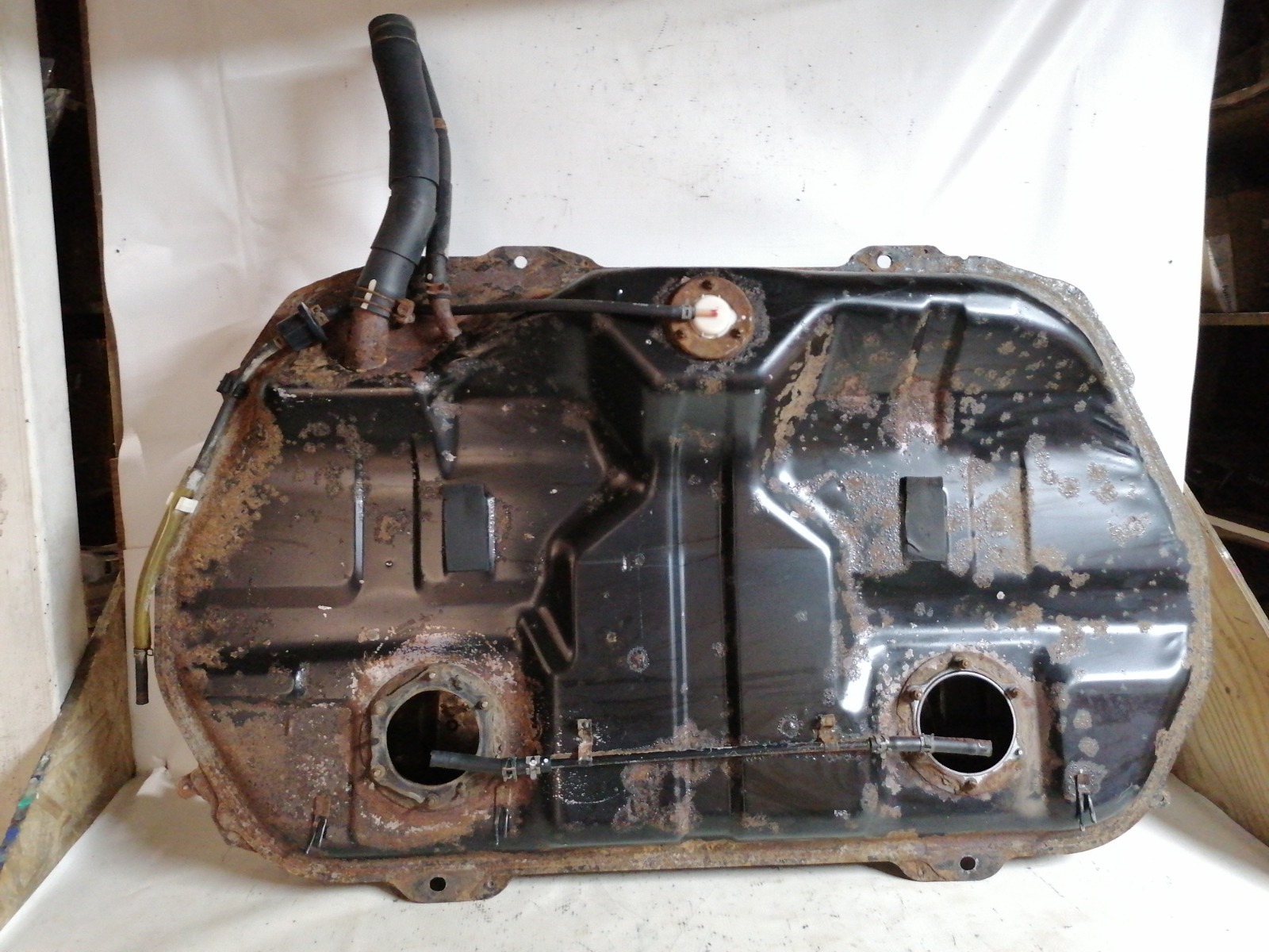 Бак топливный Mitsubishi Lancer CM2A 4G15 1999 (б/у)