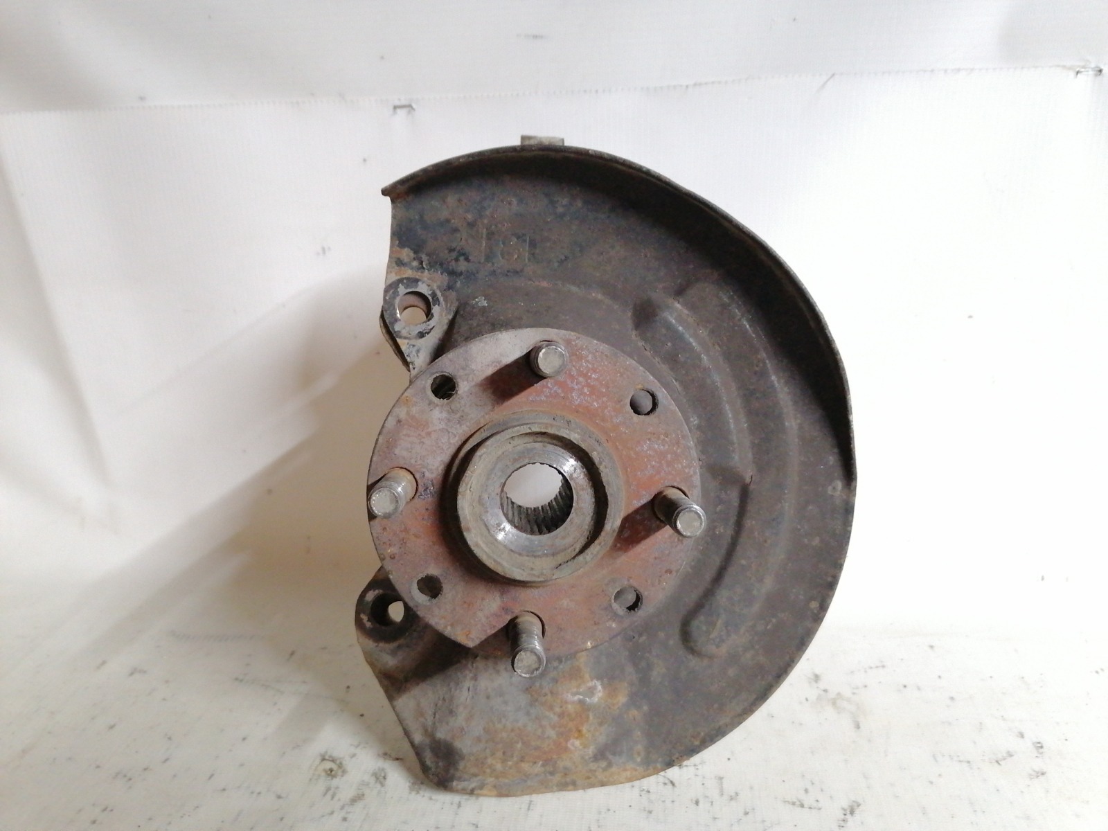 Кулак поворотный Mitsubishi Lancer CM2A 4G15 1999 передний левый (б/у)