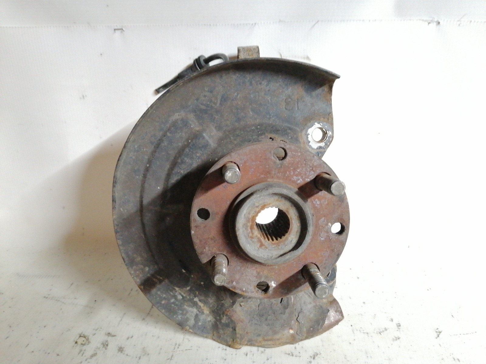 Кулак поворотный Mitsubishi Lancer CM2A 4G15 1999 передний правый (б/у)