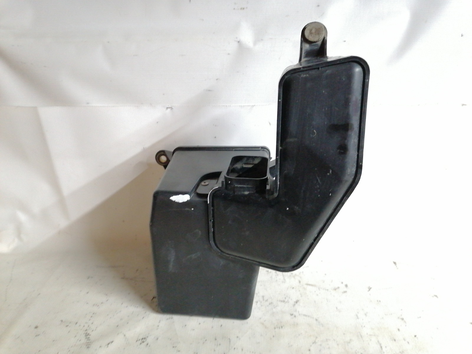 Резонатор воздушного фильтра Mitsubishi Lancer CM2A 4G15 1999 (б/у)