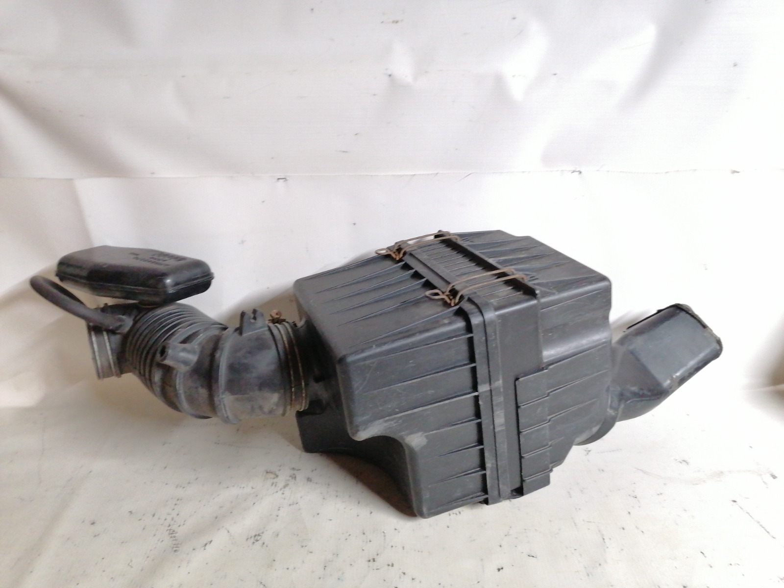 Корпус воздушного фильтра Mitsubishi Lancer CM2A 4G15 1999 (б/у)