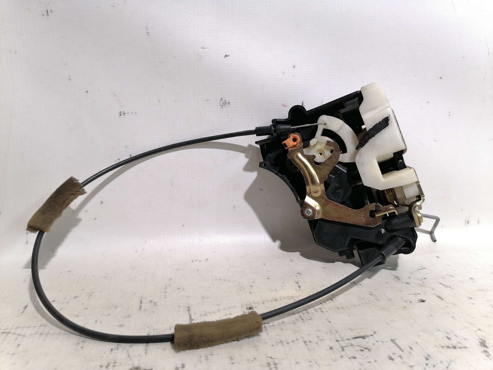 Замок двери Mitsubishi Airtrek CU5W 4G69 2005 передний правый (б/у)