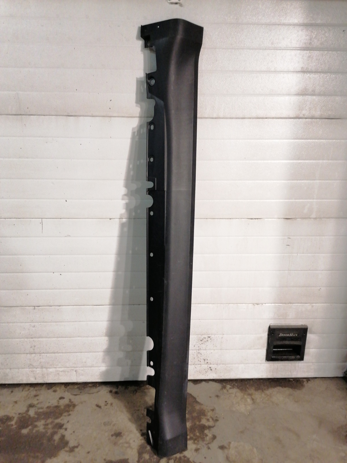 Порог пластиковый BMW X6 E71 N54B30A 2009 правый (б/у)