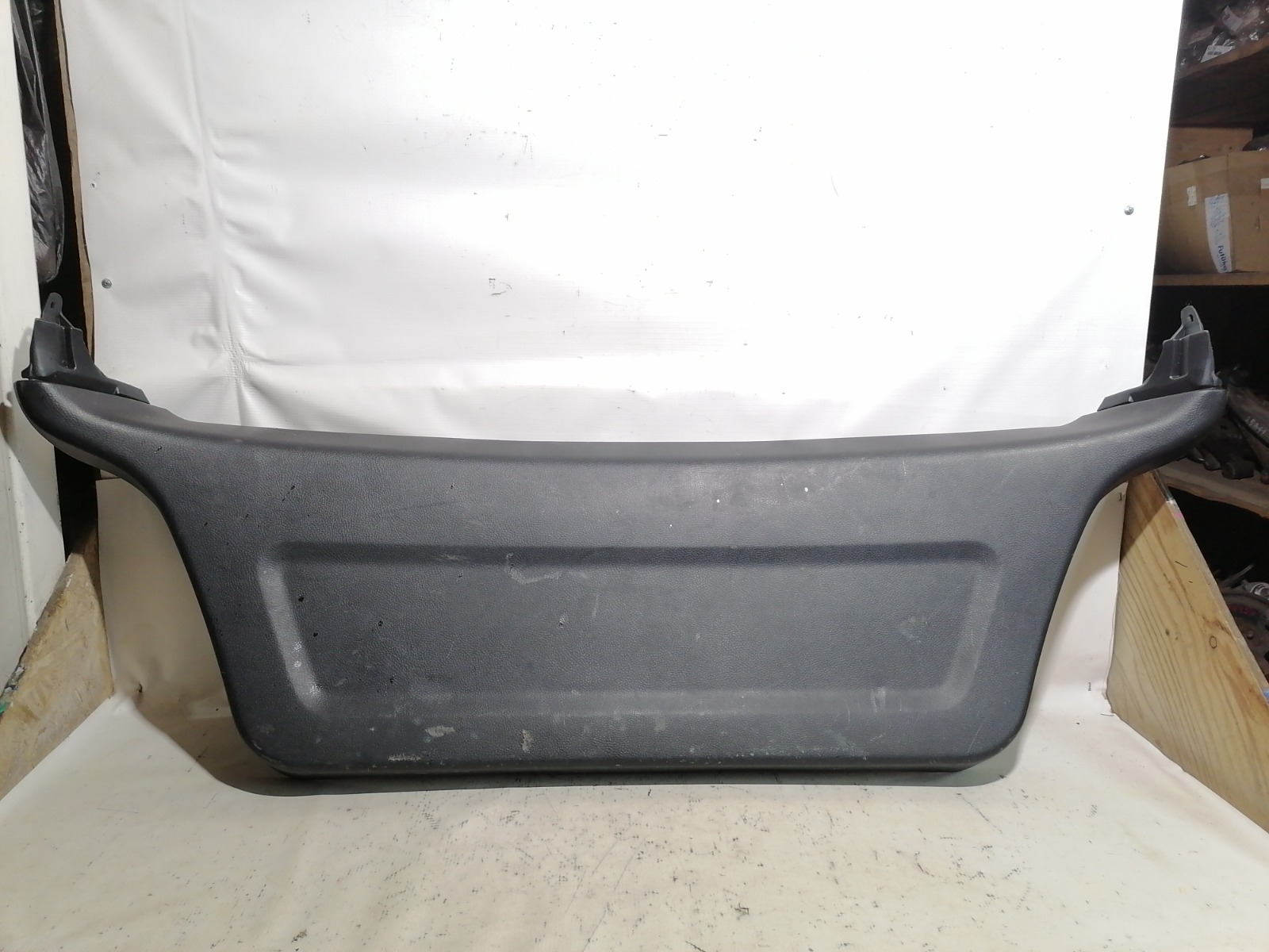 Обшивка двери багажника Mitsubishi Outlander CU2W 4G63 2005 (б/у)