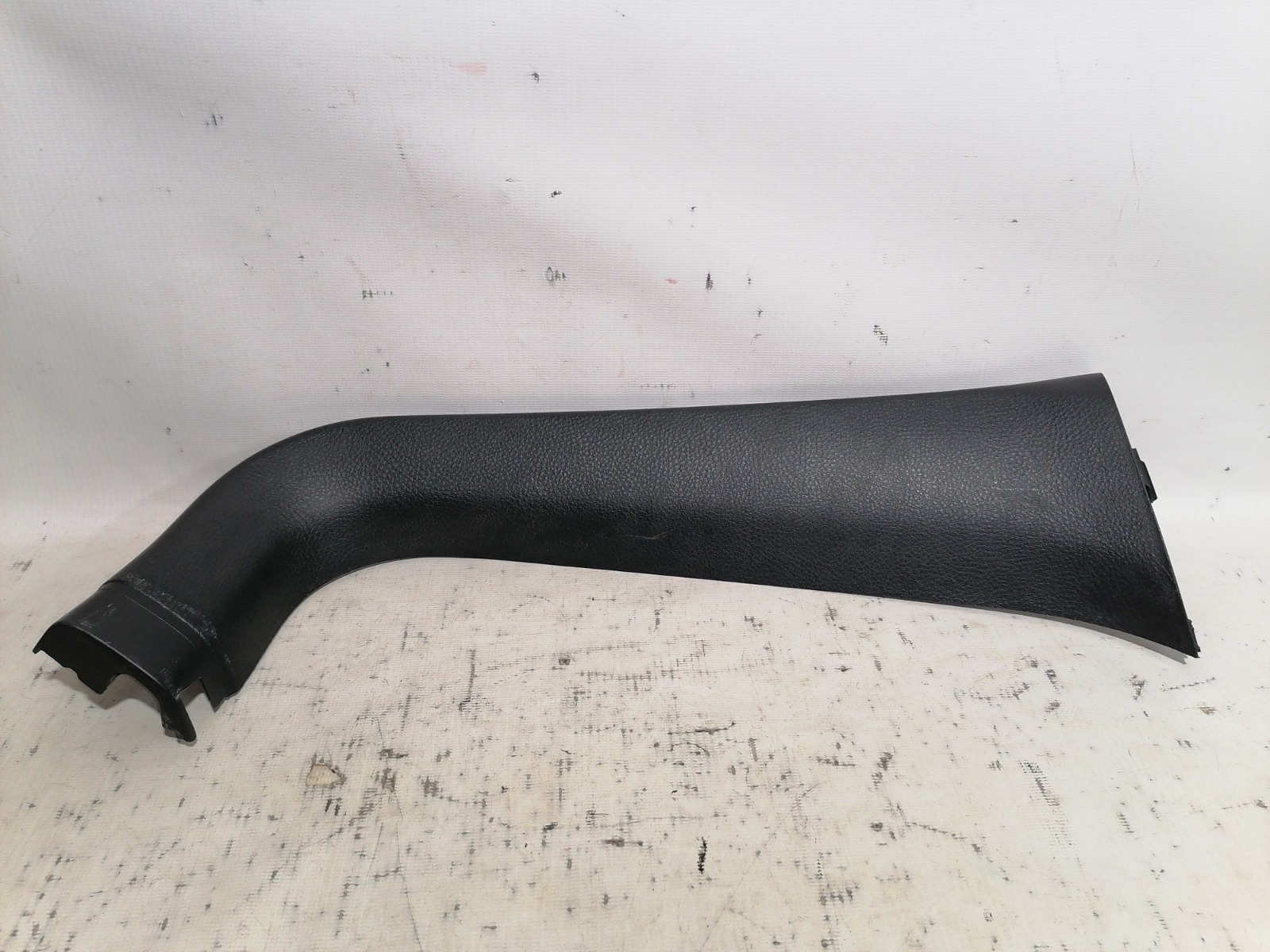 Обшивка двери багажника Mitsubishi Outlander CU2W 4G63 2005 левая (б/у)