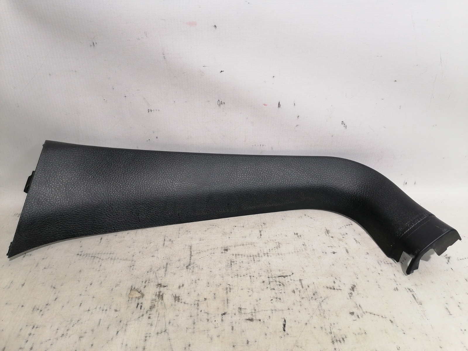 Обшивка двери багажника Mitsubishi Outlander CU2W 4G63 2005 правая (б/у)