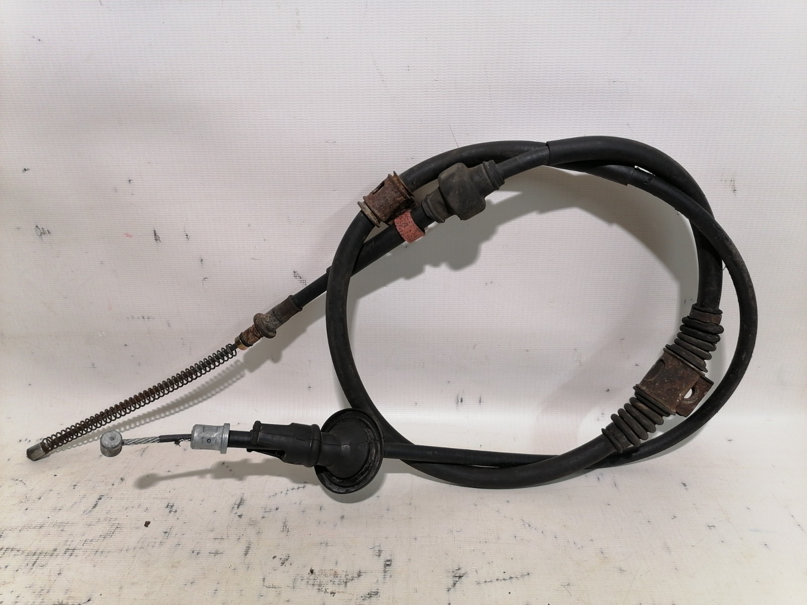 Тросик ручного тормоза Mitsubishi Lancer CS1A 4G18 2003 правый (б/у)