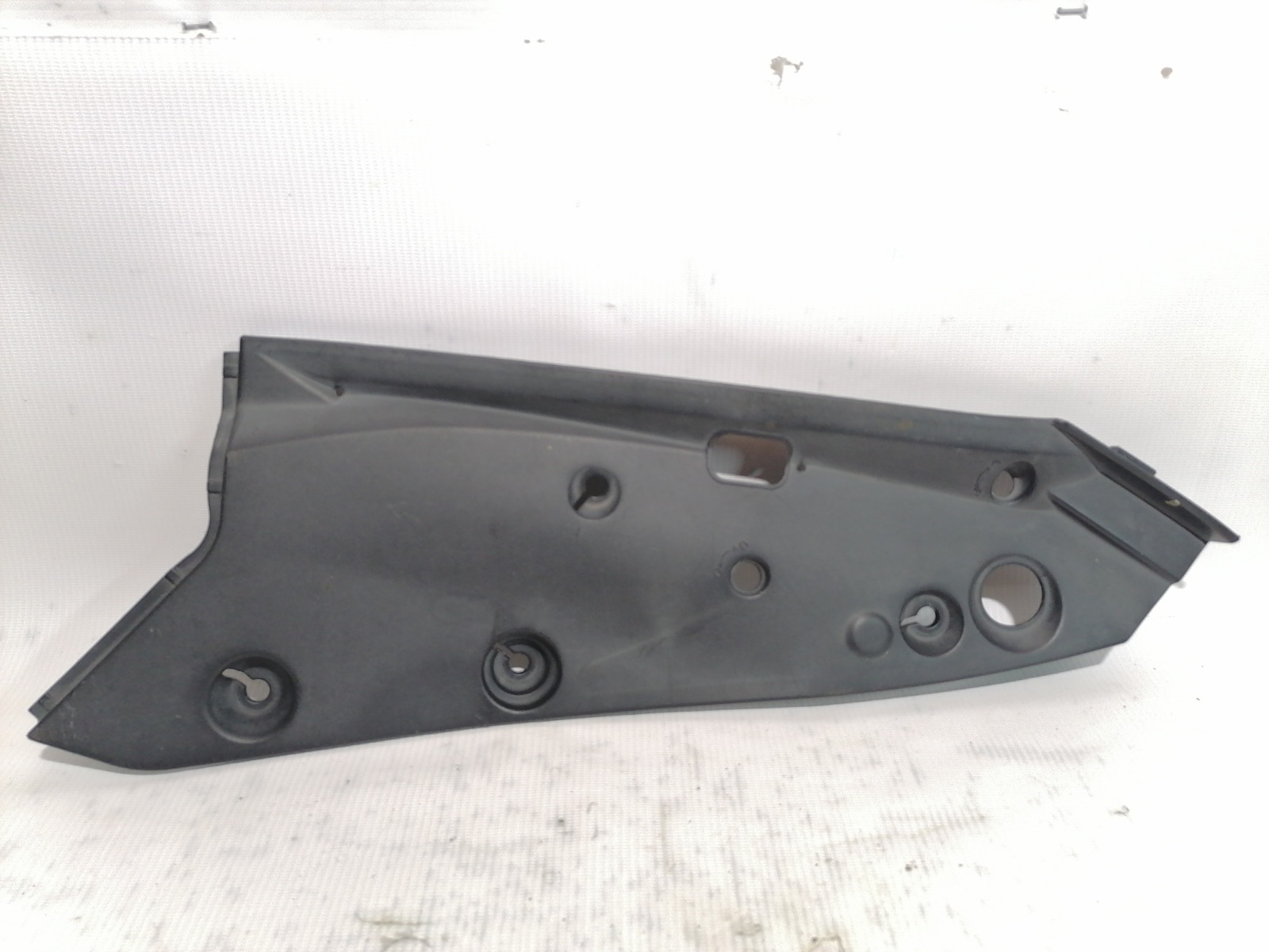 Защита радиатора Suzuki Kizashi RE91S J24B 2010 правая (б/у)