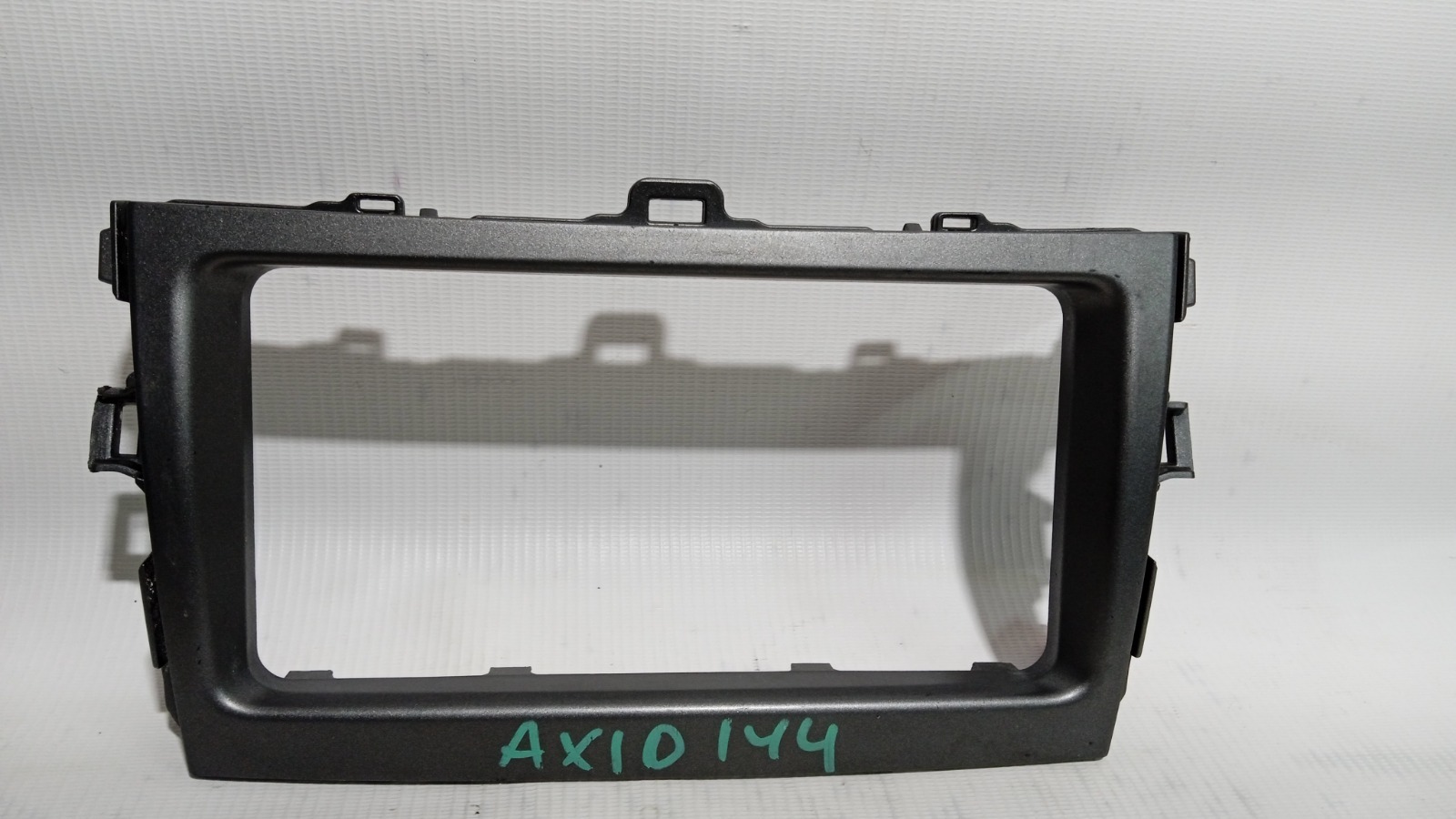 Рамка магнитолы Toyota Corolla Axio NZE144 1NZFE 2010 (б/у)